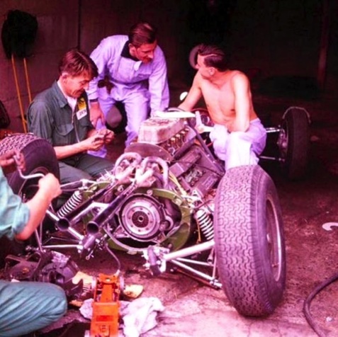 En toute décontraction avec Graham Hill et Jim Endruweit;;;
contribution bob holland/Facebook En toute décontraction avec Graham Hill et Jim Endruweit;;;
contribution bob holland/Facebook